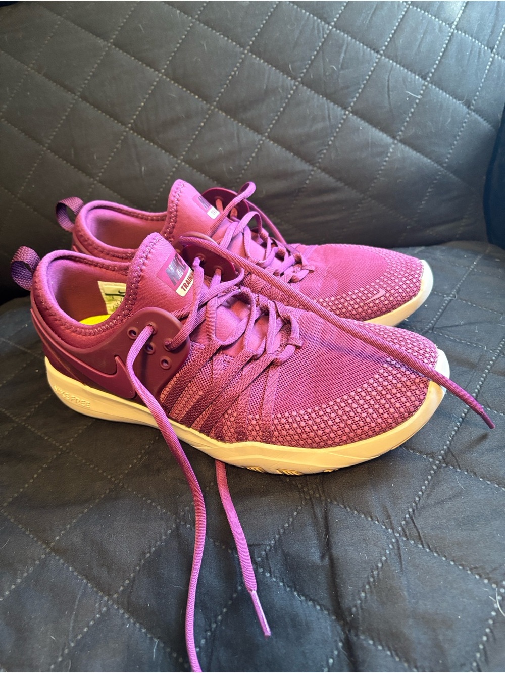 Nike Women's Size 8 Athletic Running Shoes in Magenta